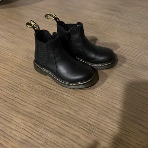 Dr.Martens black, leather, girls Chelsea boot, size toddler us 8